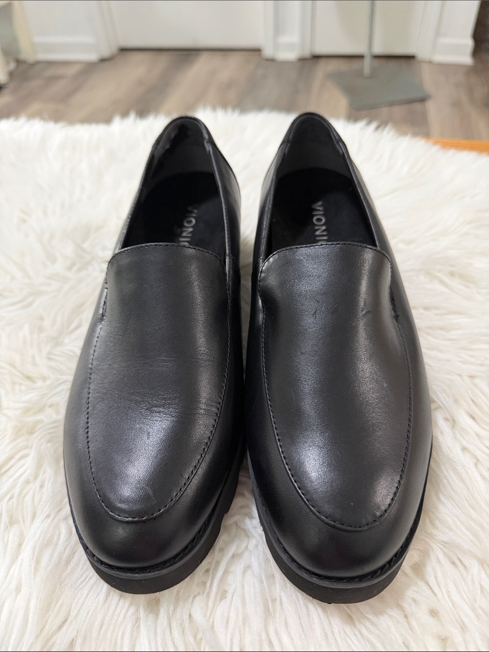 Vionic Men's Black Leather Slip-On Loafers — Smooth Classic Size 8.5